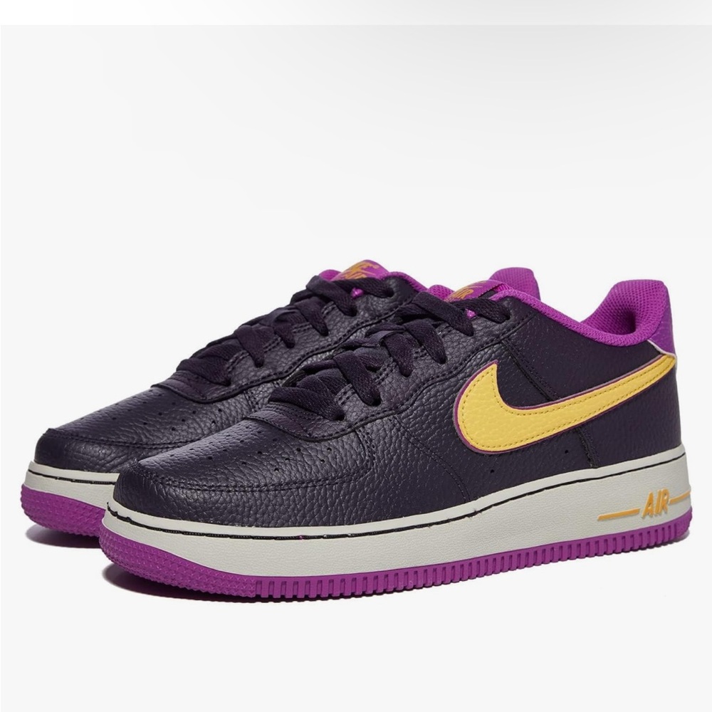 Nike Air force 1 ‘07 Women’s low top Sneakers size 5.5 youth fits Women’s 7